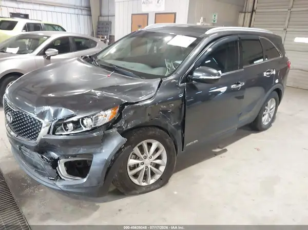 5XYPGDA54HG325588 2017 KIA SORENTO - Image 2