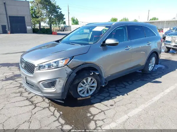 5XYPGDA54HG326997 2017 KIA SORENTO - Image 2
