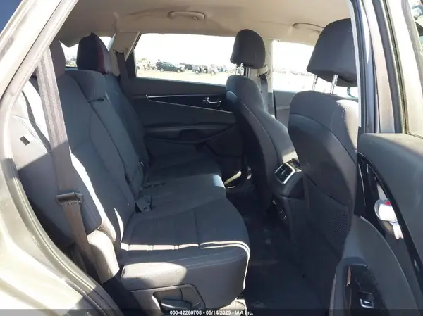 5XYPGDA54HG326997 2017 KIA SORENTO - Image 8