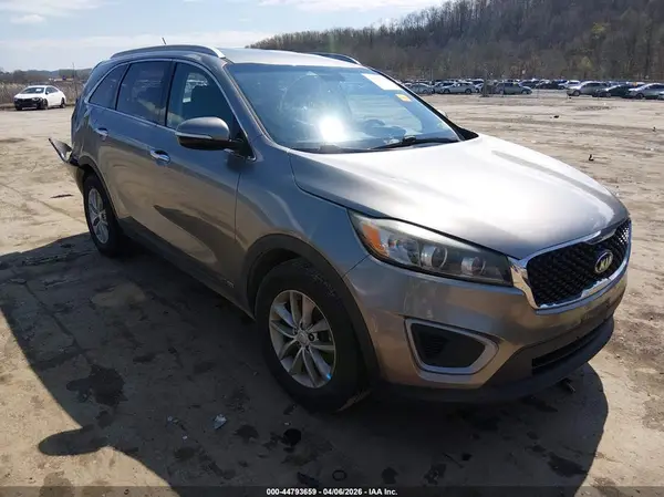 5XYPGDA54HG328846 2017 KIA SORENTO - Image 1