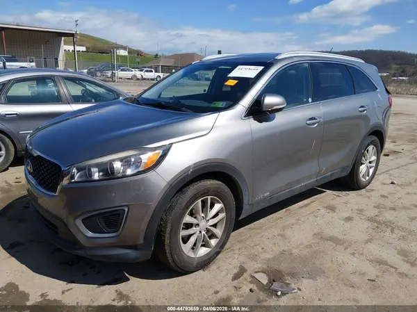 5XYPGDA54HG328846 2017 KIA SORENTO - Image 2