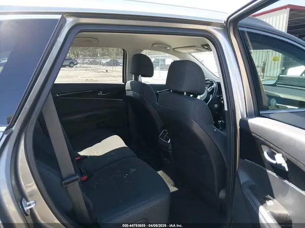 5XYPGDA54HG328846 2017 KIA SORENTO - Image 8