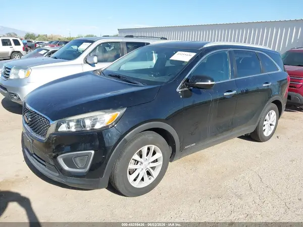 5XYPGDA54HG331939 2017 KIA SORENTO - Image 2