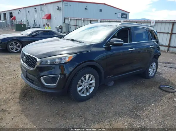 5XYPGDA54HG333397 2017 KIA SORENTO - Image 2