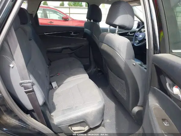 5XYPGDA54HG333397 2017 KIA SORENTO - Image 8