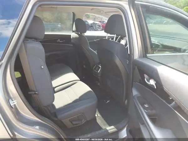5XYPGDA54JG368205 2018 KIA SORENTO - Image 8