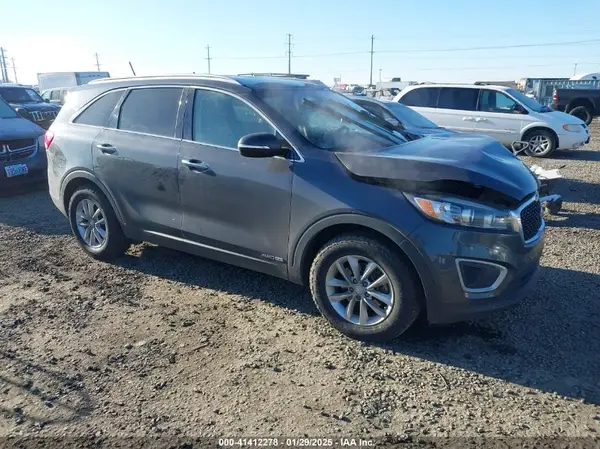5XYPGDA54JG370844 2018 KIA SORENTO - Image 1