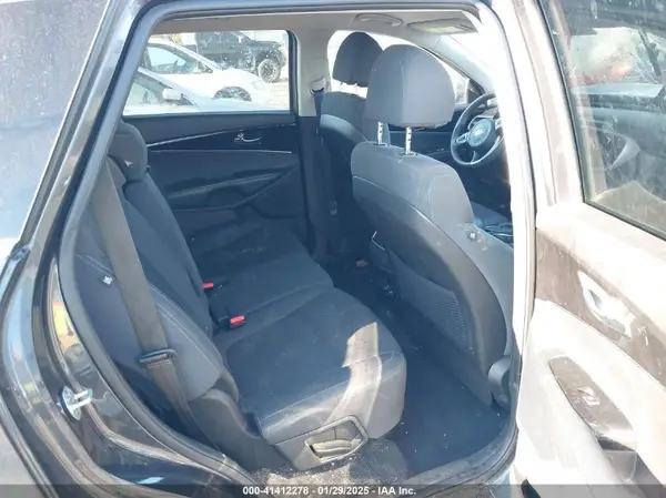 5XYPGDA54JG370844 2018 KIA SORENTO - Image 8