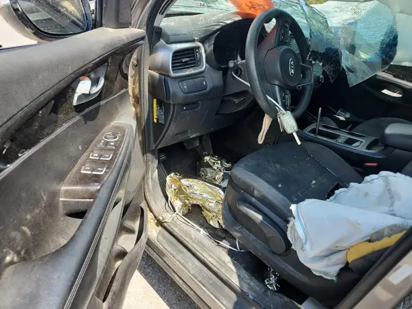 5XYPGDA54JG370990 2018 KIA SORENTO - Image 8
