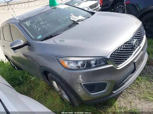 5XYPGDA54JG373419 2018 KIA SORENTO - Image 1