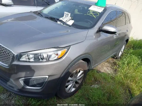 5XYPGDA54JG373419 2018 KIA SORENTO - Image 2