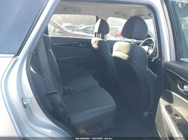 5XYPGDA54JG394657 2018 KIA SORENTO - Image 8