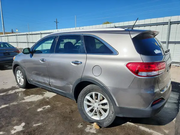 5XYPGDA54JG410033 2018 KIA SORENTO - Image 2
