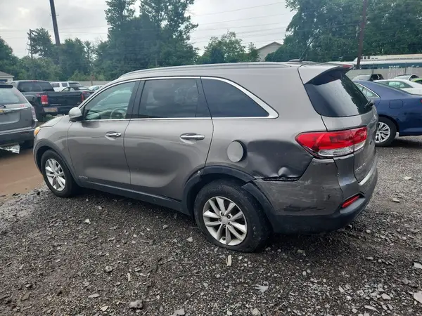 5XYPGDA54JG413286 2018 KIA SORENTO - Image 2