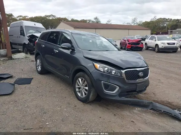 5XYPGDA54JG419718 2018 KIA SORENTO - Image 1