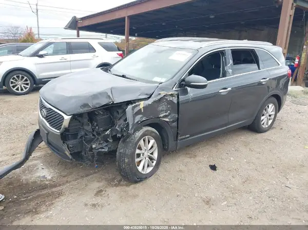 5XYPGDA54JG419718 2018 KIA SORENTO - Image 2