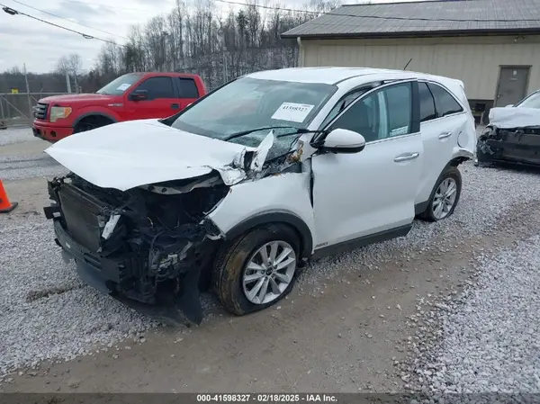 5XYPGDA54KG440957 2019 KIA SORENTO - Image 2