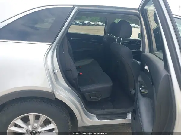 5XYPGDA54KG447682 2019 KIA SORENTO - Image 8