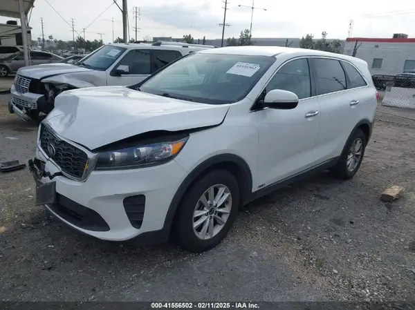 5XYPGDA54KG468077 2019 KIA SORENTO - Image 2