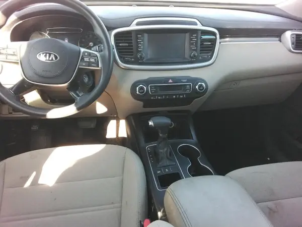 5XYPGDA54KG471447 2019 KIA SORENTO - Image 8