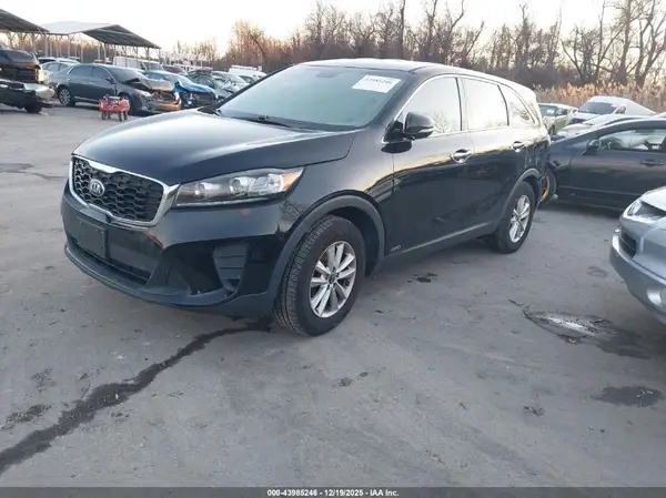 5XYPGDA54KG477183 2019 KIA SORENTO - Image 2