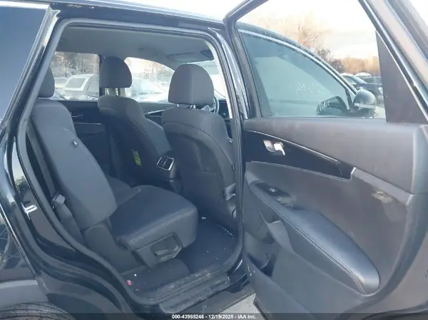 5XYPGDA54KG477183 2019 KIA SORENTO - Image 8