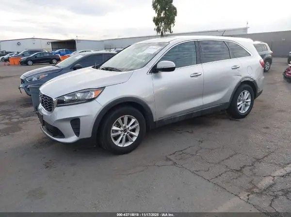 5XYPGDA54KG484828 2019 KIA SORENTO - Image 2