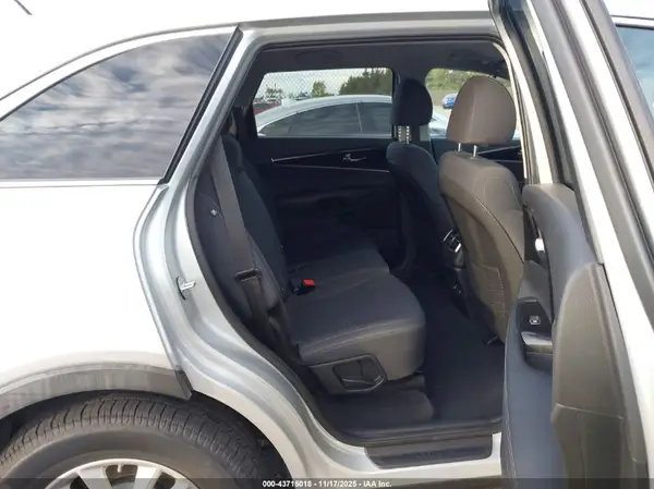 5XYPGDA54KG484828 2019 KIA SORENTO - Image 8