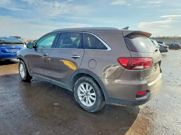 5XYPGDA54KG502888 2019 KIA SORENTO - Image 2