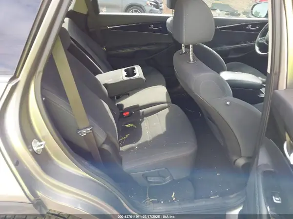 5XYPGDA54KG550729 2019 KIA SORENTO - Image 8