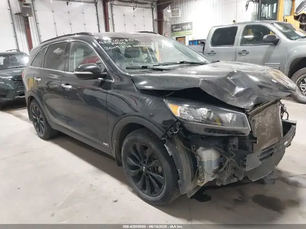 5XYPGDA54KG584282 2019 KIA SORENTO - Image 1