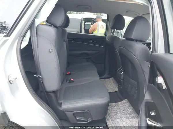 5XYPGDA54KG588767 2019 KIA SORENTO - Image 8