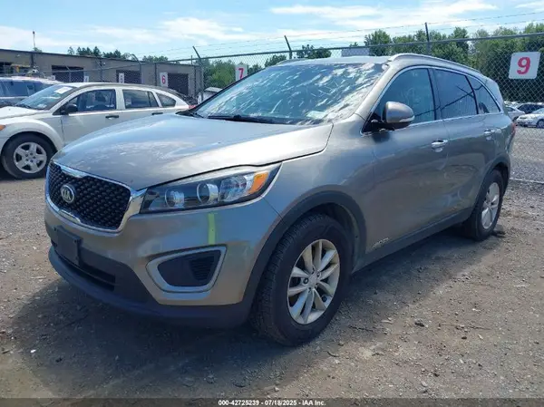 5XYPGDA55GG017621 2016 KIA SORENTO - Image 2