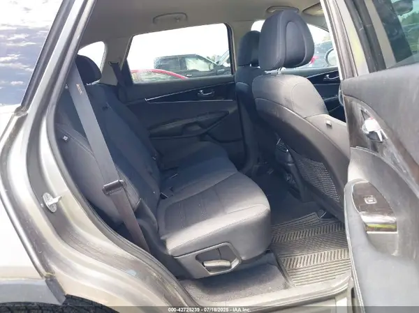 5XYPGDA55GG017621 2016 KIA SORENTO - Image 8