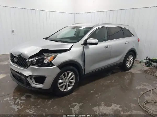 5XYPGDA55GG031986 2016 KIA SORENTO - Image 2