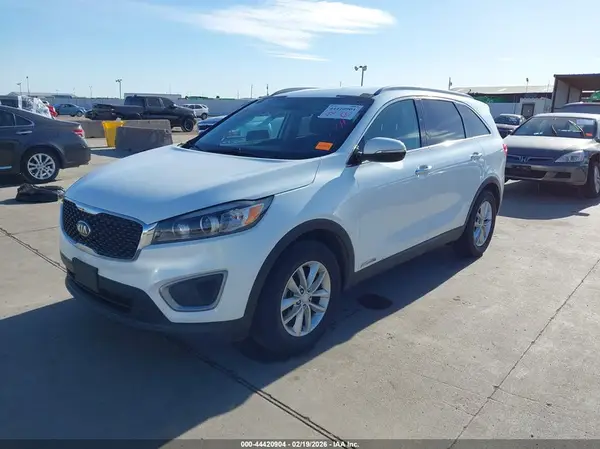 5XYPGDA55GG047962 2016 KIA SORENTO - Image 2