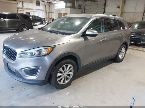 5XYPGDA55GG161816 2016 KIA SORENTO - Image 2