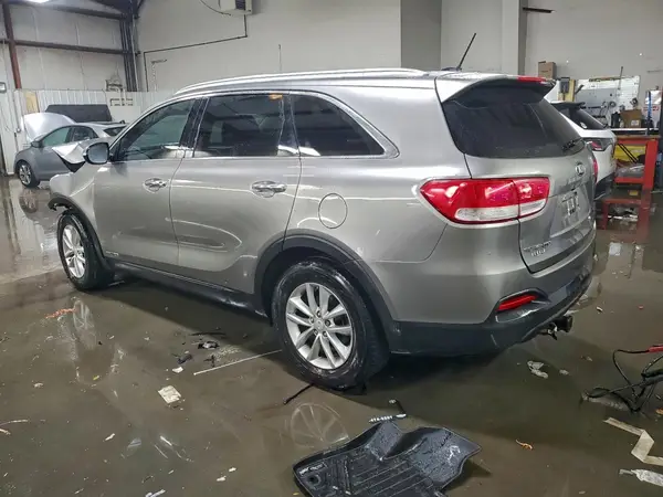 5XYPGDA55GG170399 2016 KIA SORENTO - Image 2