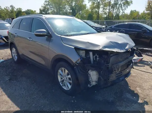 5XYPGDA55GG174078 2016 KIA SORENTO - Image 1