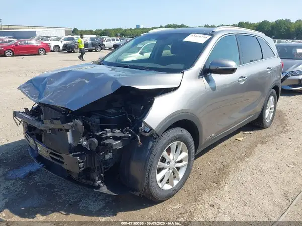 5XYPGDA55GG174078 2016 KIA SORENTO - Image 2