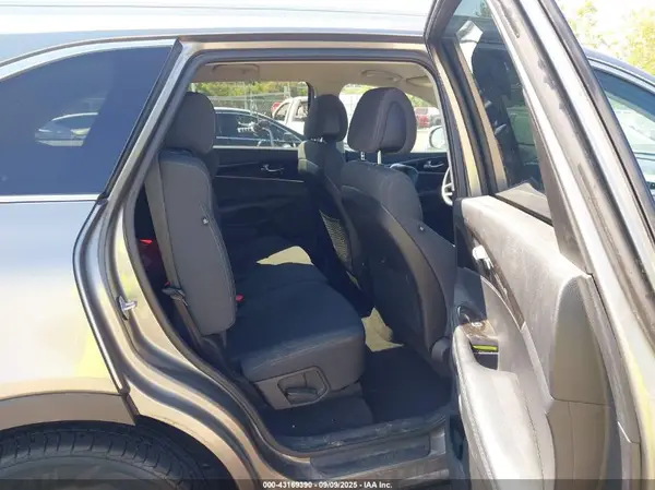 5XYPGDA55GG174078 2016 KIA SORENTO - Image 8