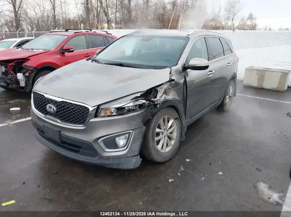 5XYPGDA55GG175389 2016 KIA SORENTO - Image 2