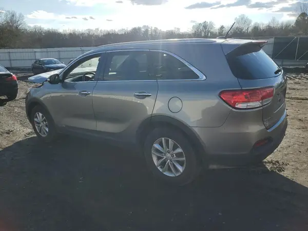 5XYPGDA55GG178910 2016 KIA SORENTO - Image 2