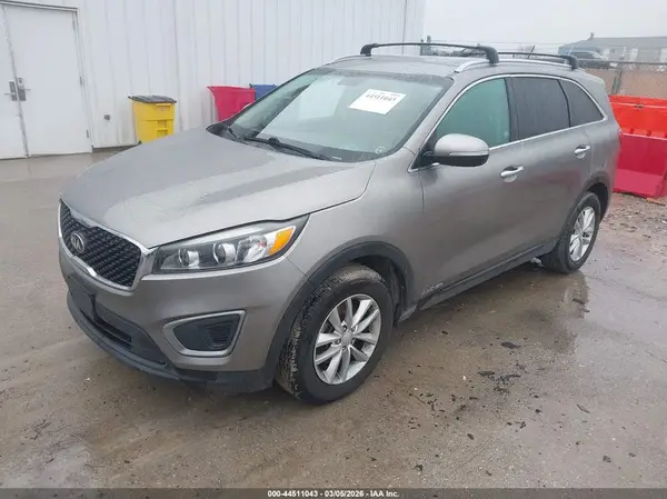 5XYPGDA55HG192498 2017 KIA SORENTO - Image 2