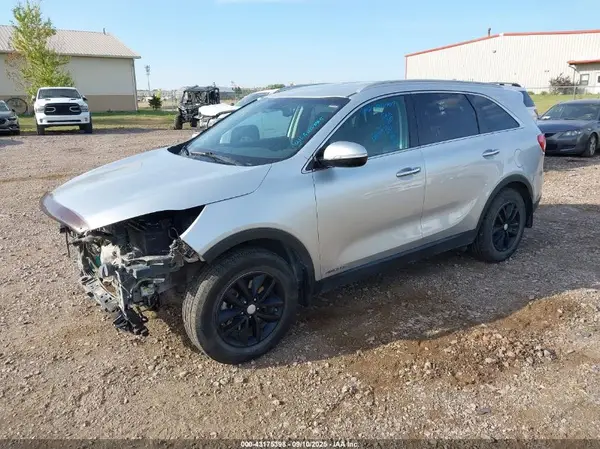 5XYPGDA55HG193988 2017 KIA SORENTO - Image 2