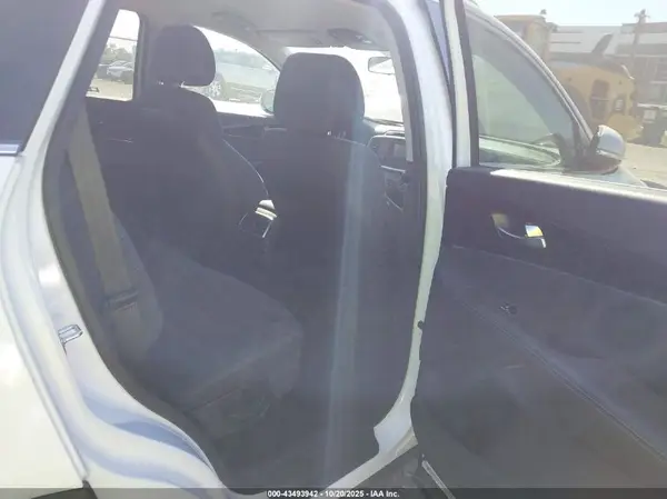 5XYPGDA55HG197362 2017 KIA SORENTO - Image 8