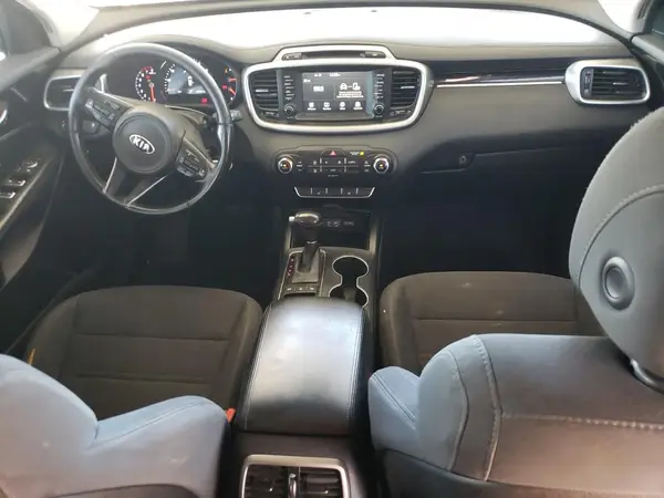 5XYPGDA55HG205203 2017 KIA SORENTO - Image 8