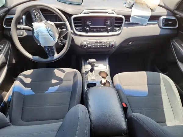 5XYPGDA55HG208327 2017 KIA SORENTO - Image 8