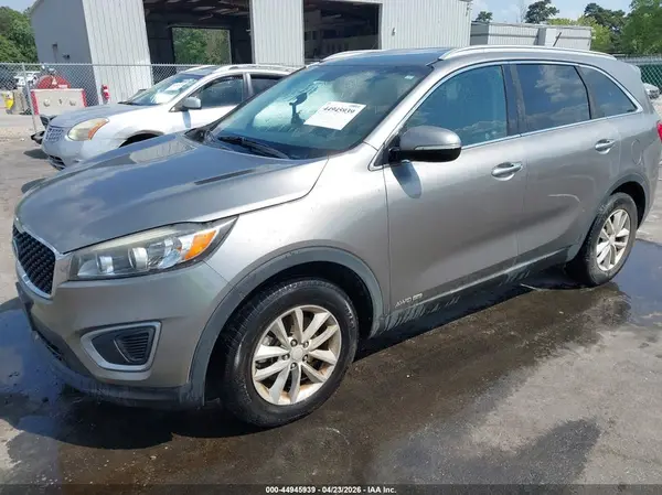 5XYPGDA55HG210305 2017 KIA SORENTO - Image 2