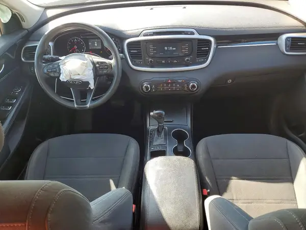 5XYPGDA55HG216928 2017 KIA SORENTO - Image 8